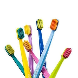 Diversi Spazzolini Curaprox